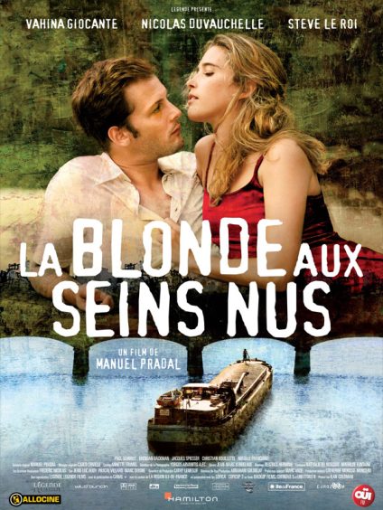 LA BLONDE AUX SEINS NUS